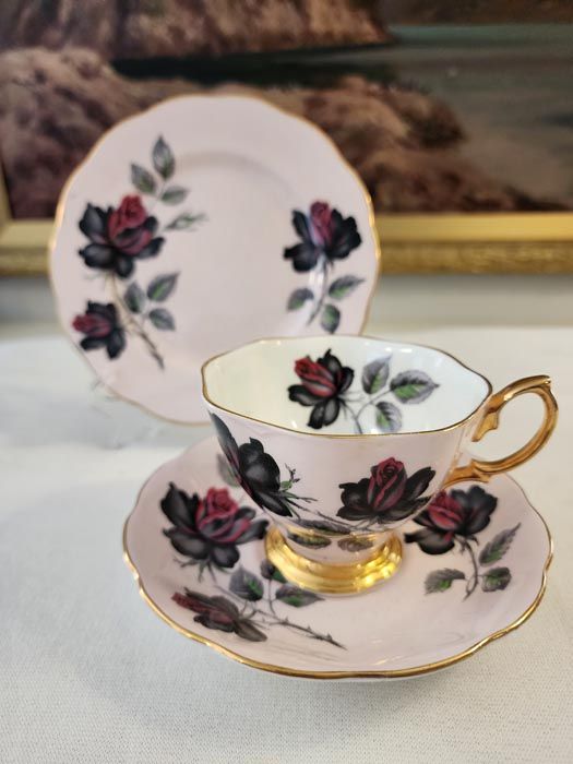 China & Ceramics: Royal Albert - Masquerade in pink trio