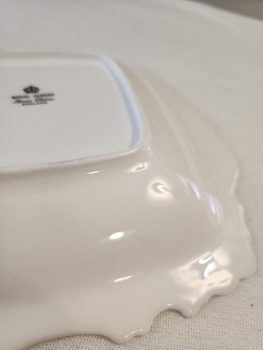 China & Ceramics: Royal Albert - Queens Messenger dish