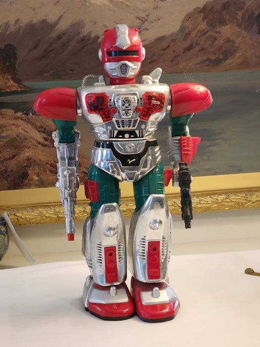 Vintage & Retro: Toy Robot