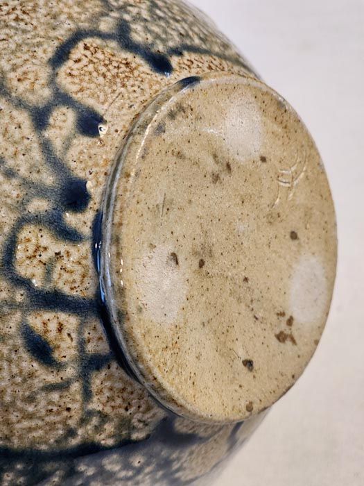 NZ Pottery: Hilary Lakeman - vase