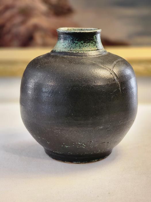 NZ Pottery: Hilary Lakeman - vase