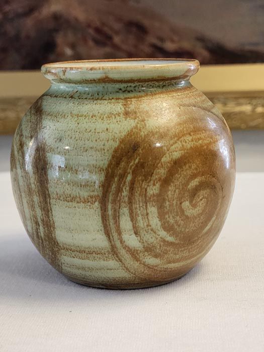 Hanmer pottery: Hanmer pottery vase