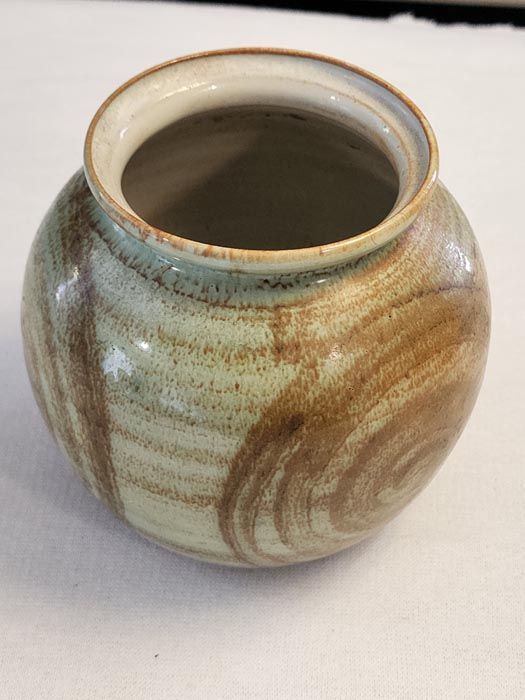 Hanmer pottery: Hanmer pottery vase