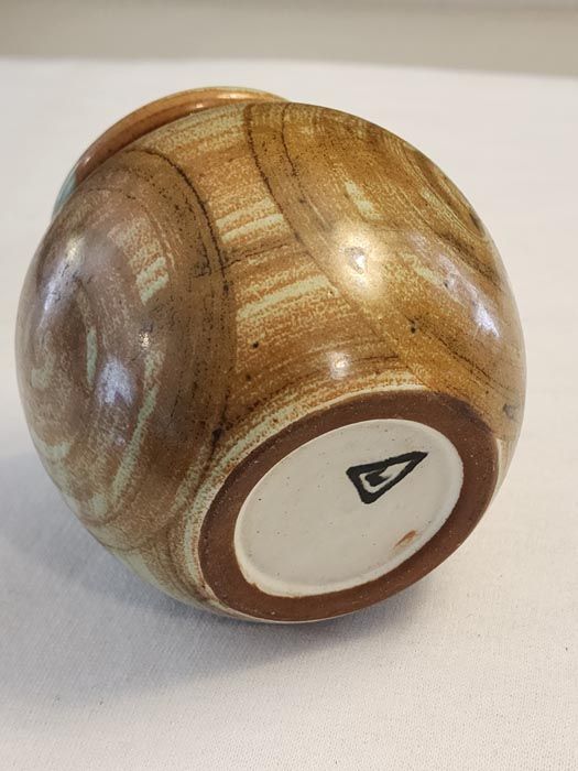 Hanmer pottery: Hanmer pottery vase