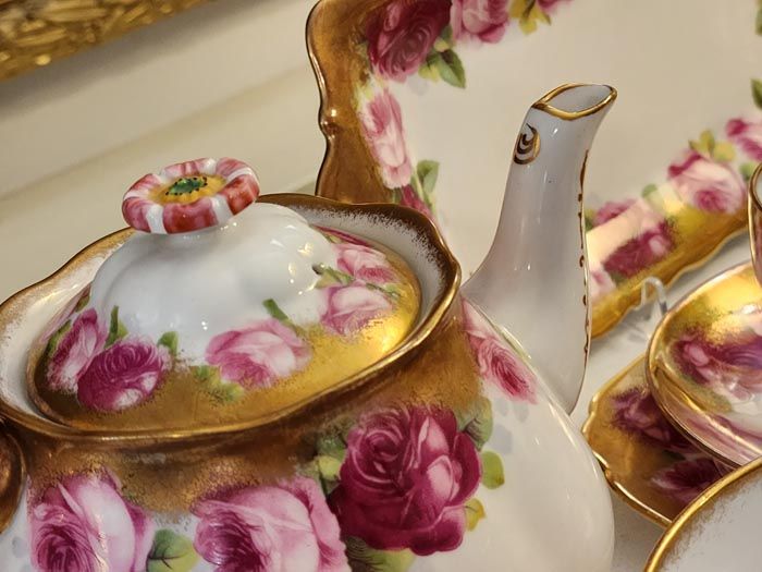 Royal Albert: Royal Albert - Old English Rose HEAVY GOLD