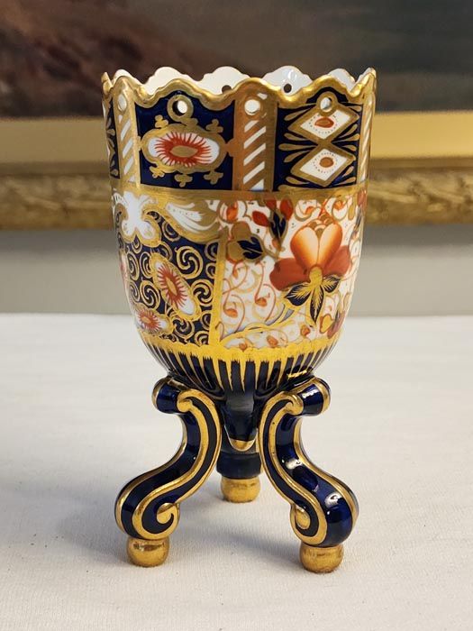 China & Ceramics: Imari three legged vase