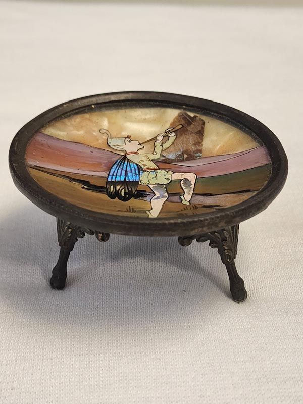 Curios: Butterfly wing pixie dish
