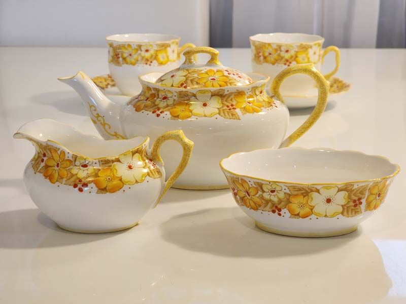 China & Ceramics: Royal Albert - Dorothy Tea Set