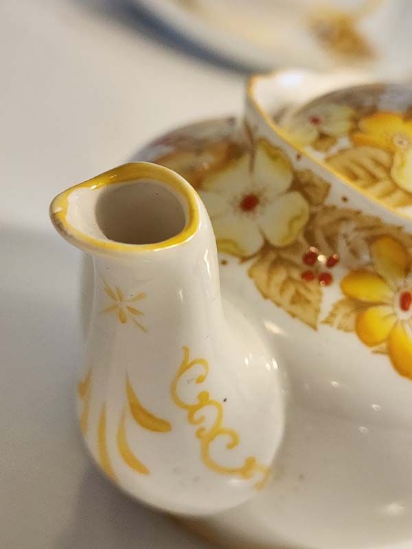 China & Ceramics: Royal Albert - Dorothy Tea Set