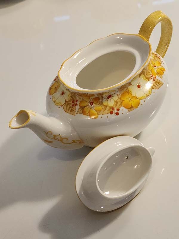 China & Ceramics: Royal Albert - Dorothy Tea Set