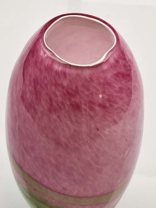 Vintage & Retro: Vintage art glass vase