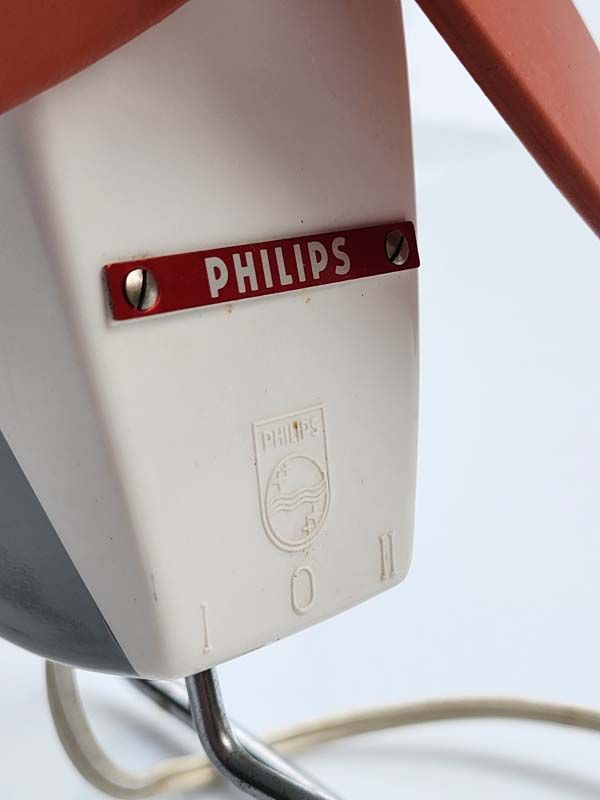 Vintage & Retro: Gray/Red Phillips Fan