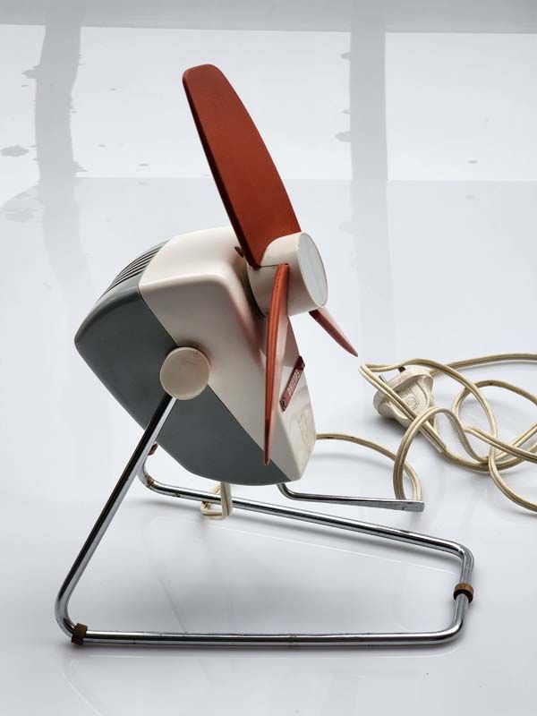 Vintage & Retro: Gray/Red Phillips Fan