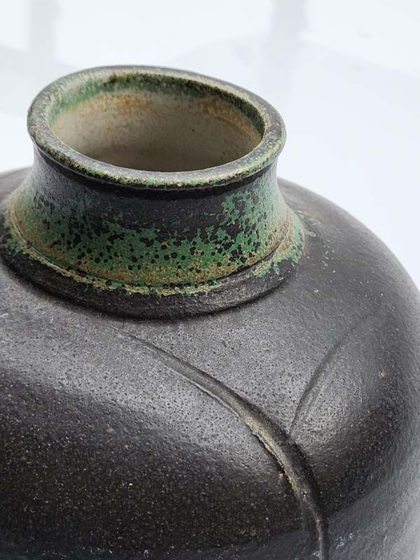 NZ Pottery: Hilary Lakeman - vase
