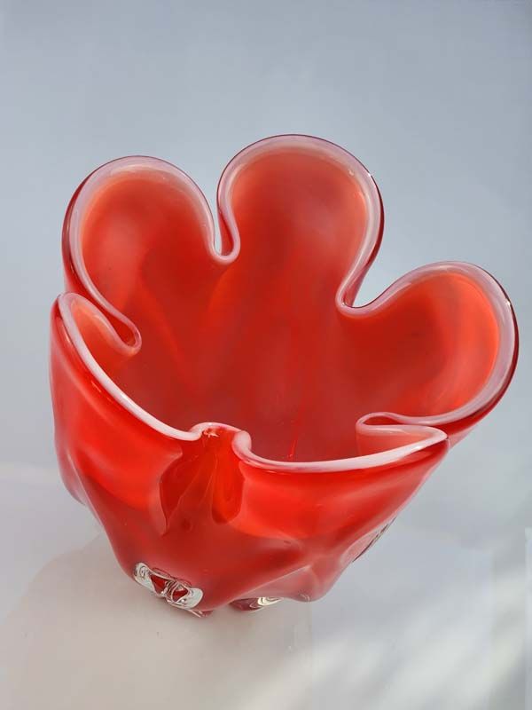 Glass: Iwatsu Hineri Glass vase - red