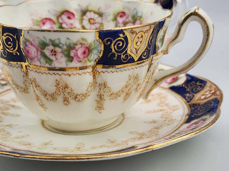 Antiques: Antique WLL Elgar trio