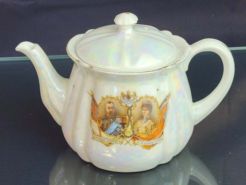 Royal Family: King George V & Queen Mary Teapot