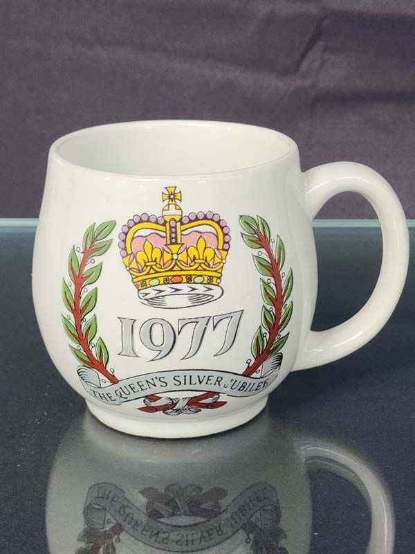 Royal Family: The Queens Silver Jubilee Mug 1977