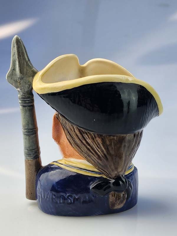 China & Ceramics: Guardsman D6575