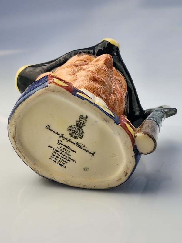 China & Ceramics: Guardsman D6575