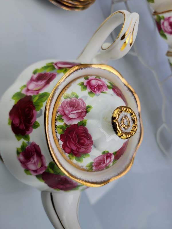 China & Ceramics: Old English Rose tea set