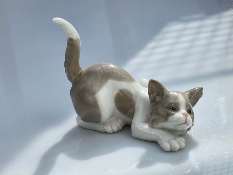 China & Ceramics: Lladro - Attentive Cat