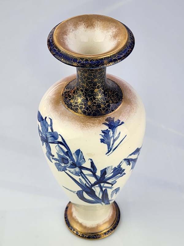 Doulton Burslem: Blue & White Daffodil Vase