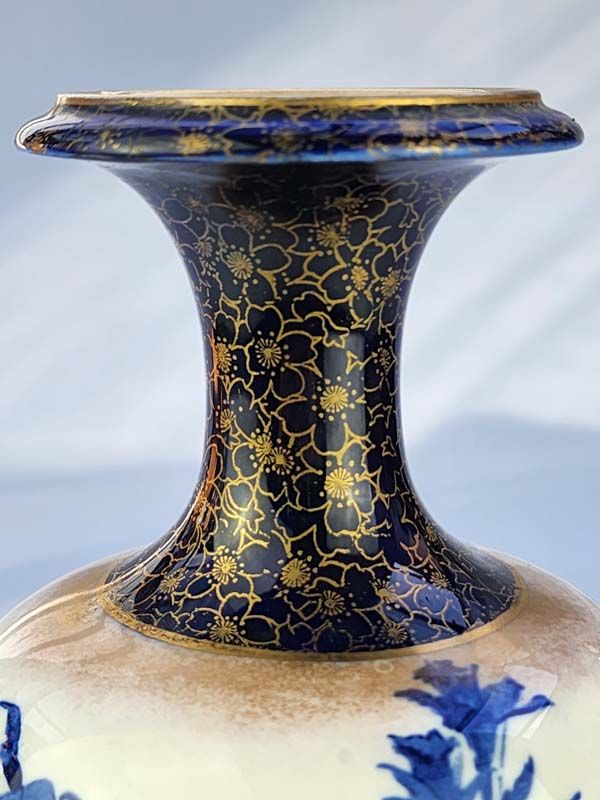 Doulton Burslem: Blue & White Daffodil Vase