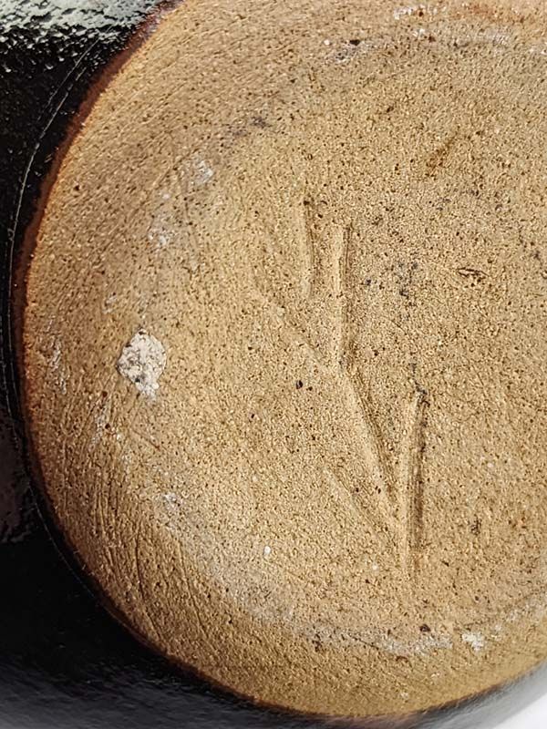 - Signed studio pottery: Doreen Swift Vase