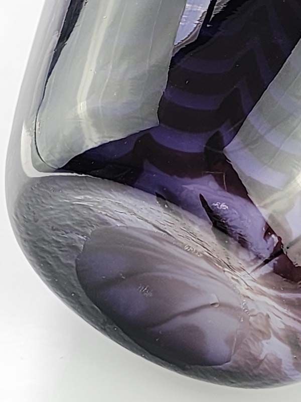 Vintage & Retro: Art glass purple vase