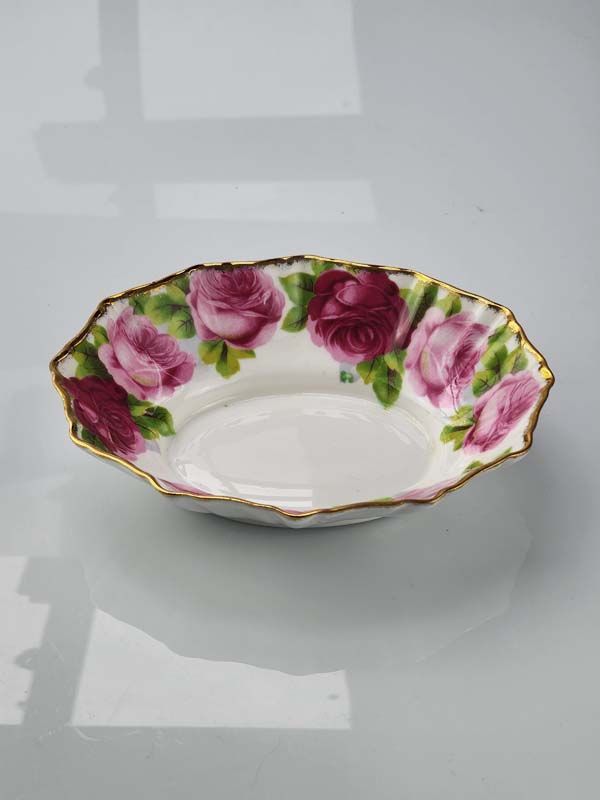 Royal Albert: Old English Rose Nut Dish