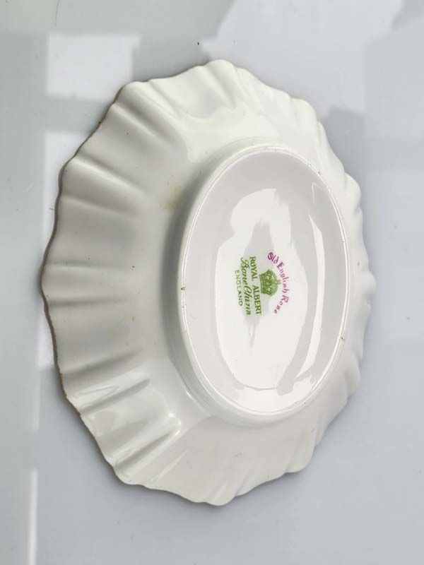 Royal Albert: Old English Rose Nut Dish