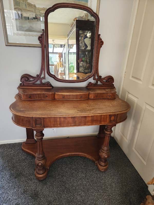 Furniture: Victorian Dressing Table