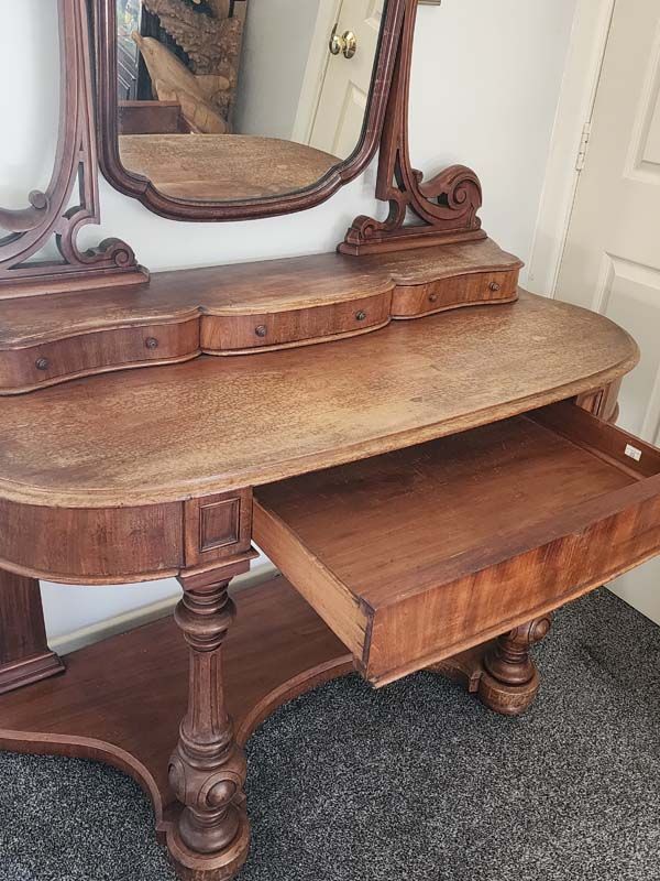 Furniture: Victorian Dressing Table