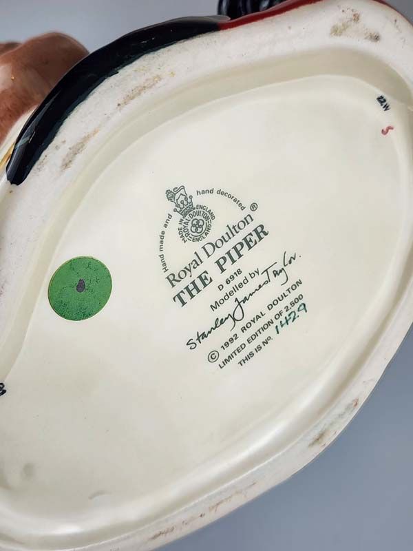 Character Jugs: The Piper D6918 with certificate