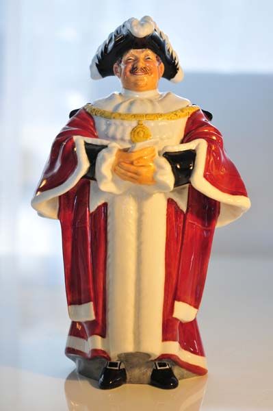 Figurines: The Mayor - Royal Doulton