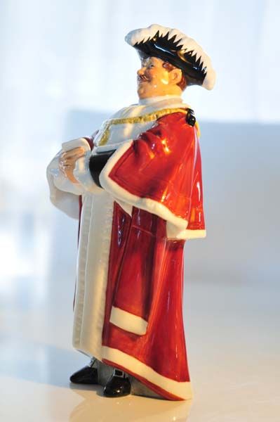 Figurines: The Mayor - Royal Doulton