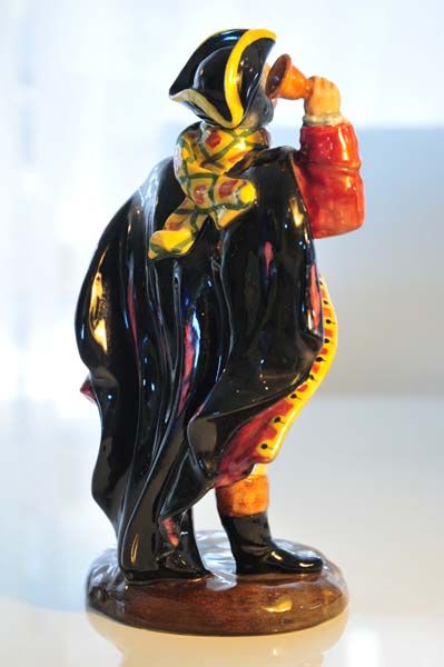 Figurines: Town Crier - Royal Doulton