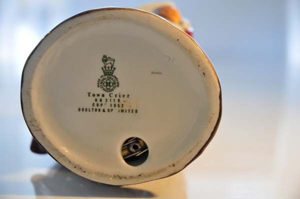 Figurines: Town Crier - Royal Doulton