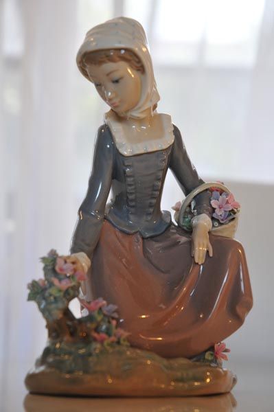 Lladro - Model #5073: Country Flowers