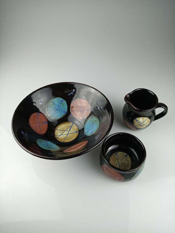 - Signed studio pottery: Barry Doyle Pottery