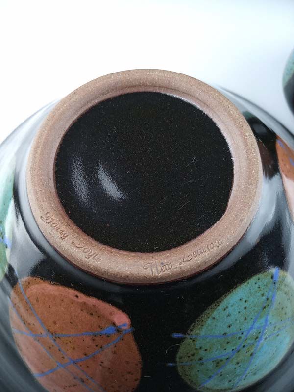 - Signed studio pottery: Barry Doyle Pottery