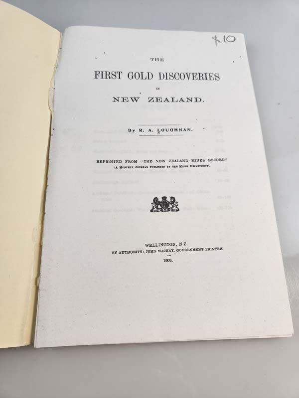 New Zealand books: The First Gold Discoveries in New Zealand 