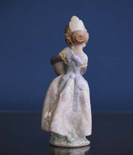 Lladro: Lladro - Valencia Girl with Basket of Oranges