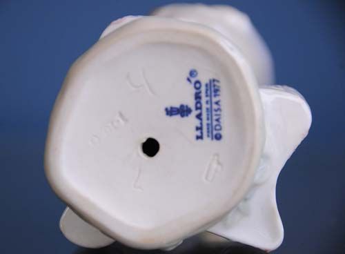 Lladro: Lladro - Valencia Girl with Basket of Oranges