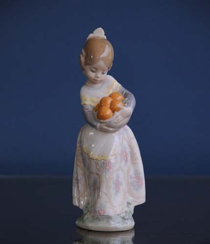 Lladro: Lladro - Valencia Girl with Basket of Oranges