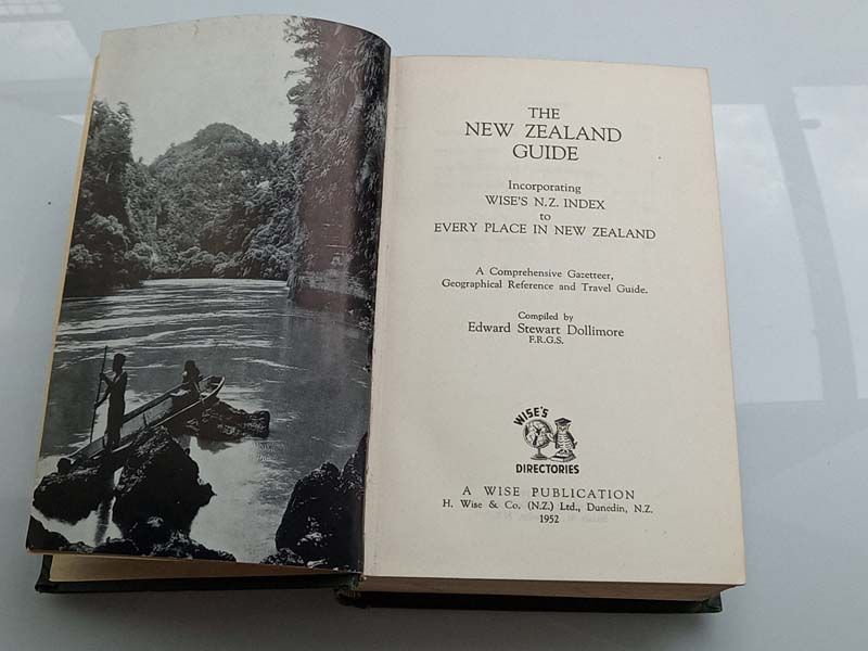 New Zealand books: The New Zealand Guide