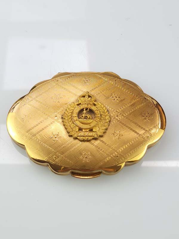 Curios: KIGU Compact with WW2 Badge