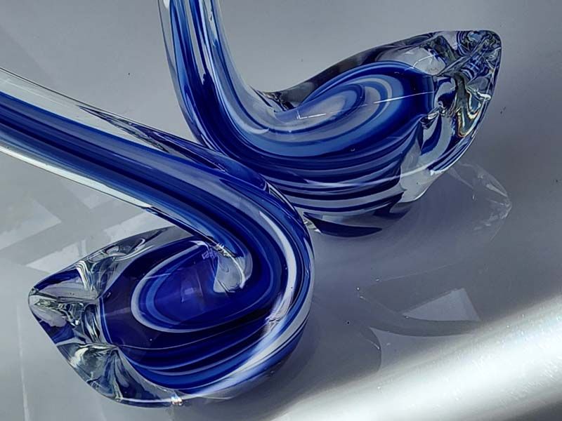 Glass: Art glass Swans (Pair)
