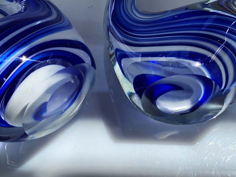 Glass: Art glass Swans (Pair)